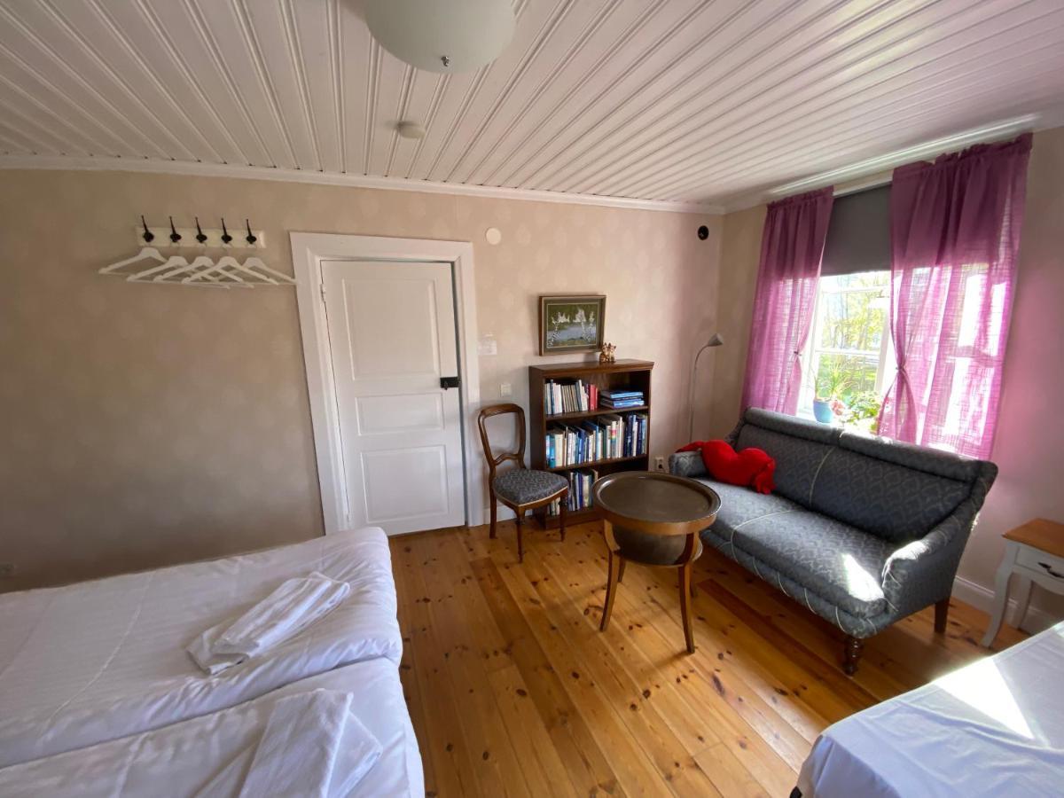 Spjutsbygds Gards Bed And Breakfast Rodeby Bagian luar foto